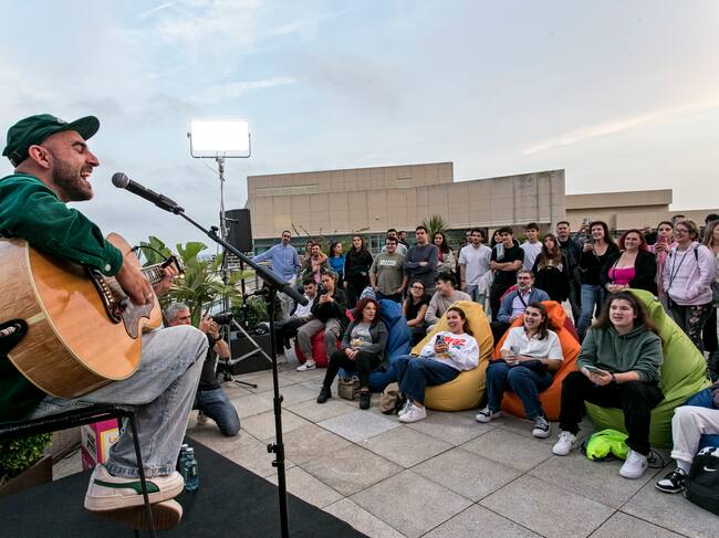 Unos pocos afortunados pudieron disfrutar del directo del solista catalán.