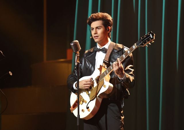 Alfred García cantando en la gala de &#039;Tu cara me suena&#039;.