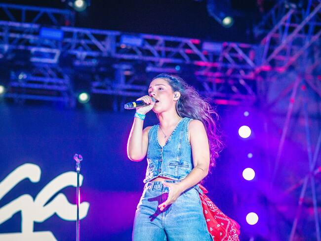 Farga emocionó a todos los asistentes con sus canciones sobre el escenario de LOS40 Playa Pop.