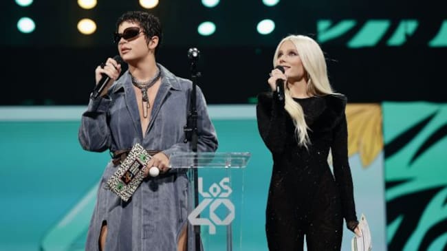 Nathy Peluso y Valentina Zenere en LOS40 Music Awards 2022.