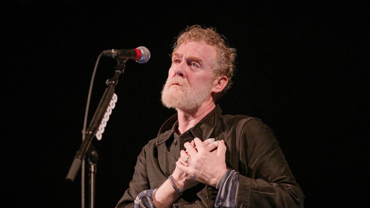 Muere Glen Hansard, el músico irlandés ganador de un Oscar, a los 56 años en un accidente de moto en Dublín