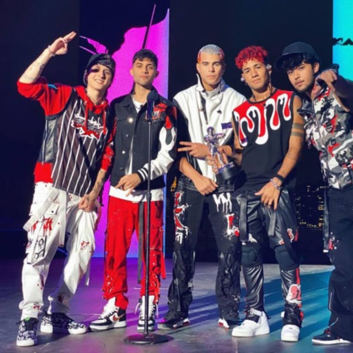 CNCO estrena el video de "Beso"