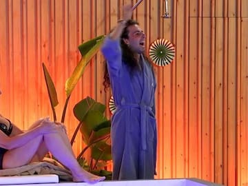 Albert Infante y Laura Bozzo cumplen su promesa y se bañan completamente desnudos en la piscina de ‘Gran Hermano Vip’