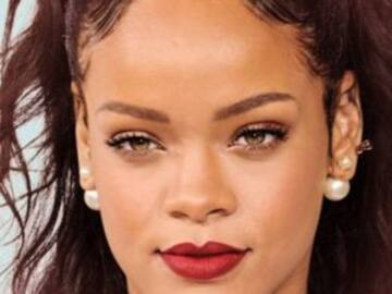 Confunde a joven con Rihanna y se hace viral