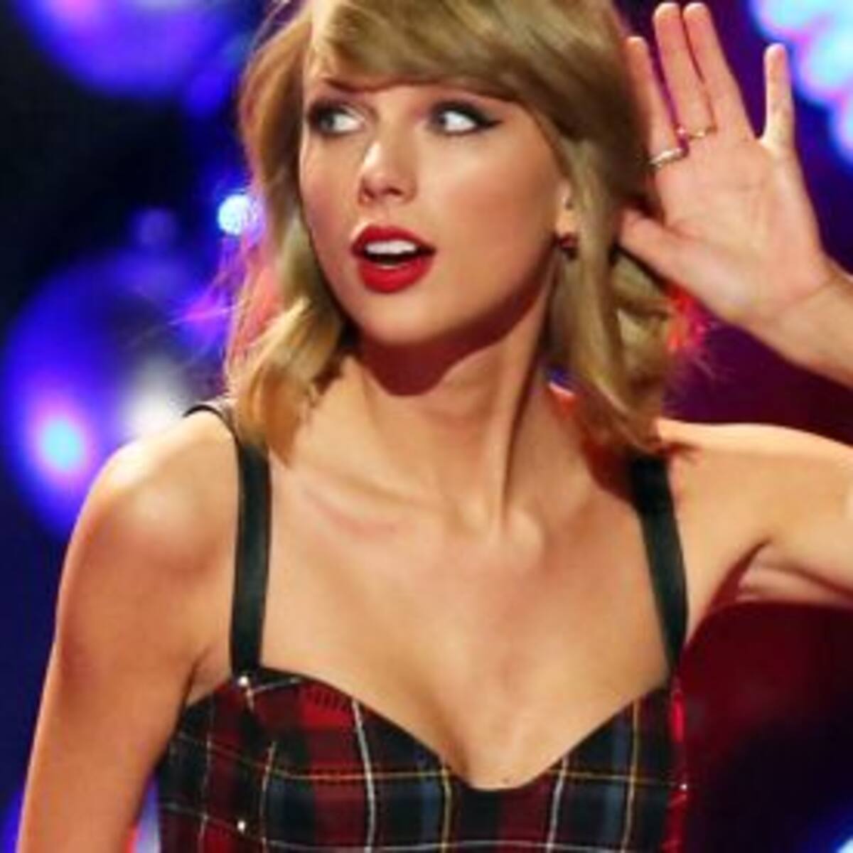 ¿Taylor Swift se operó los pechos?