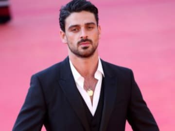 Michele Morrone, el italiano que ha fichado ‘Toy Boy’ y nos sedujo en ‘365 Días’, es también músico