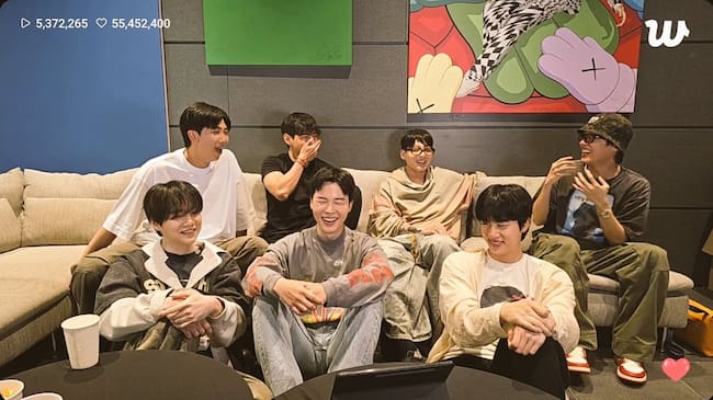 Los chicos de BTS reunidos en 2025 durante un directo
