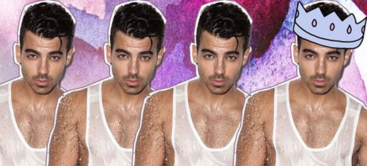 Joe Jonas arde en la ducha!