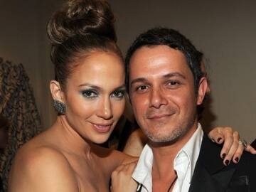 ALEJANDRO SANZ COMPARTE UNA IMAGEN DE “GRADUACIÓN” CON JENNIFER LÓPEZ Y PAULINA RUBIO