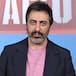 Juan del Val impacta convertido en drag queen por un día para cantar ‘Flowers’ de Miley Cyrus