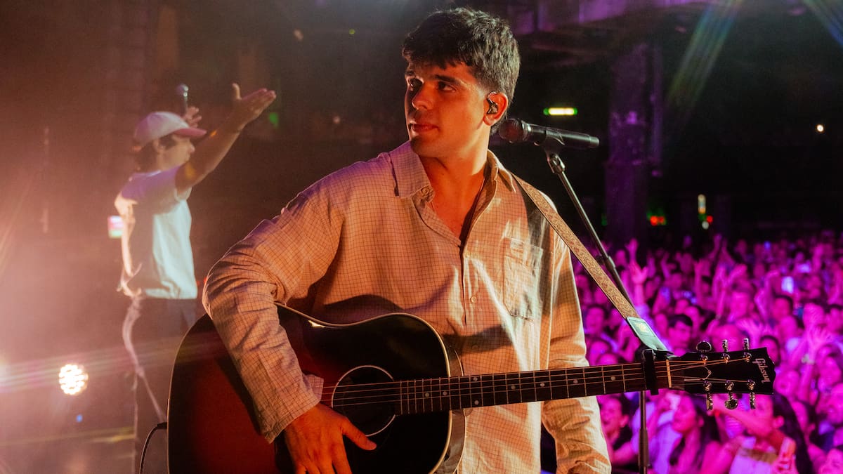 Íñigo Quintero inaugura ‘El Sitio de Siempre Tour’ en España con una emotiva noche en Madrid