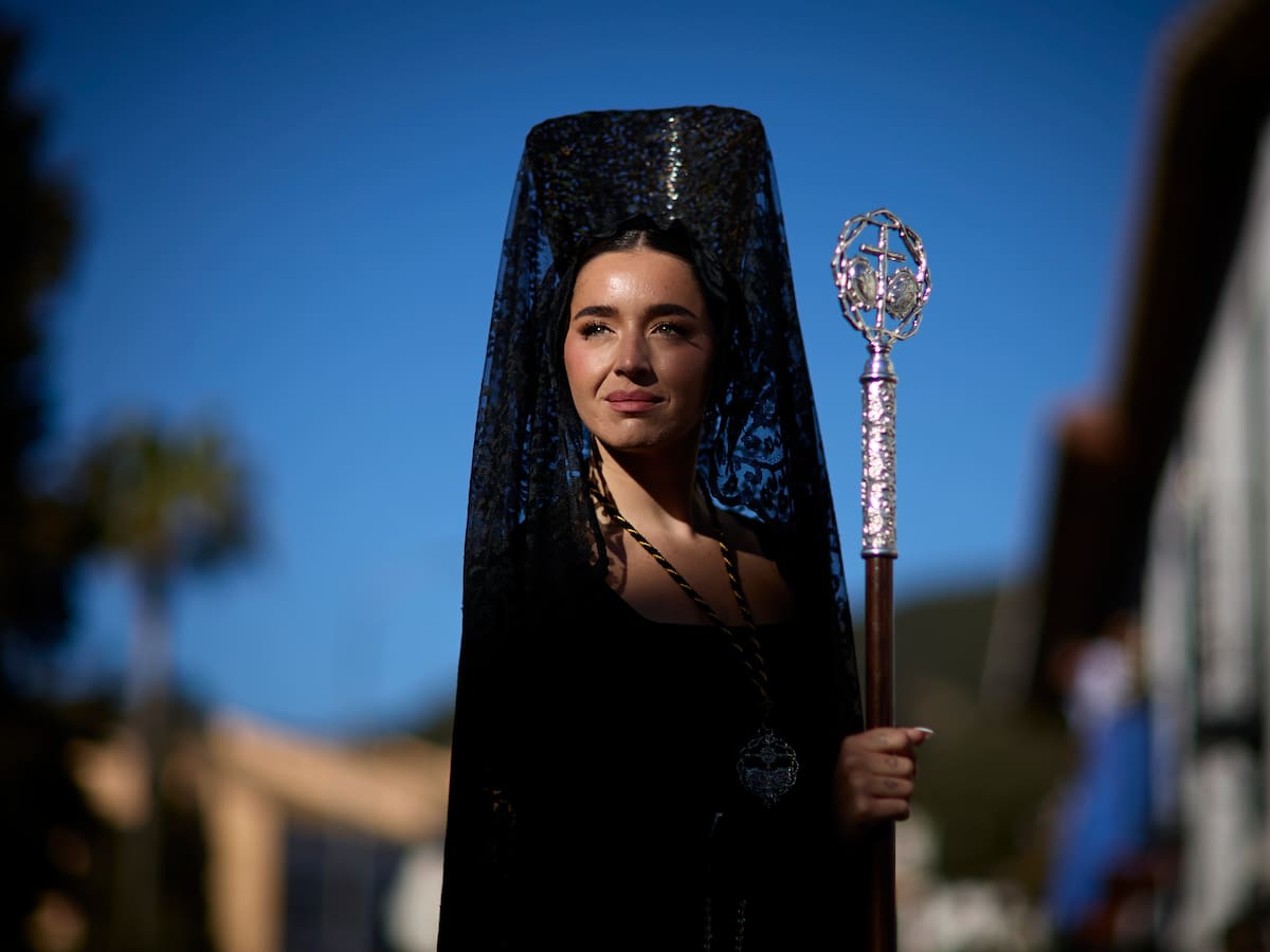 Entre amor, muchas flores y Granada: así ha celebrado Lola Índigo su cumpleaños