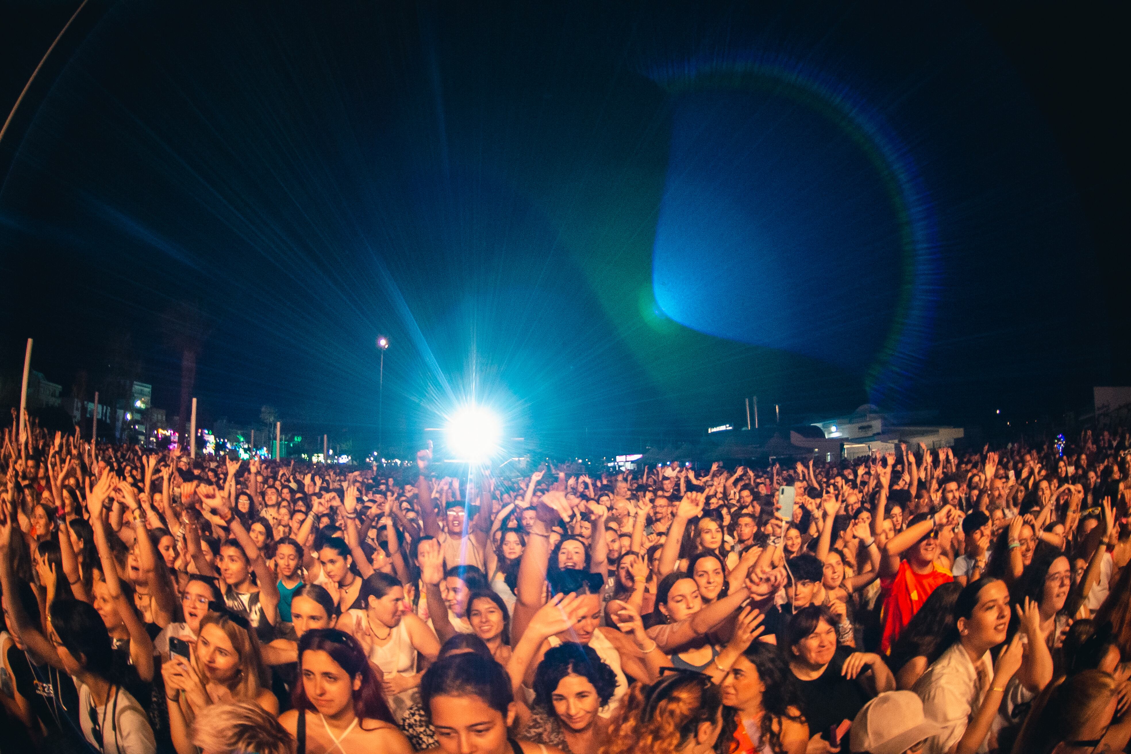 La Región de Murcia vibró con los éxitos de artistas como Beret, Lérica, Mar Lucas, DePol, Paula Koops, Charlie USG, Ruslana, Adexe & Nau, Polo Nández, La Beba, Hilario, Megara, Mayo, Romy Low & Henry Méndez, Lu Decker, Almacor, Farga, Adrián Muñoz e Iam Campillo.