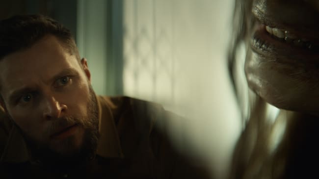 Jack Reynor en 'La Momia de Lee Cronin'. / Warner