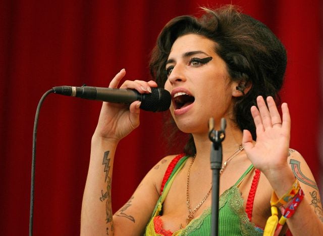 Pasándose de la raya: Amy, durante su actuación en el festival de Glastonbury (Reino Unido) en 2007.