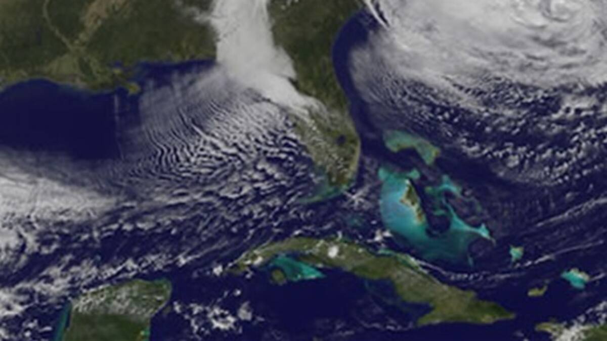 El huracán Sandy sigue dejando un paso destructor en la costa este de los Estados Unidos