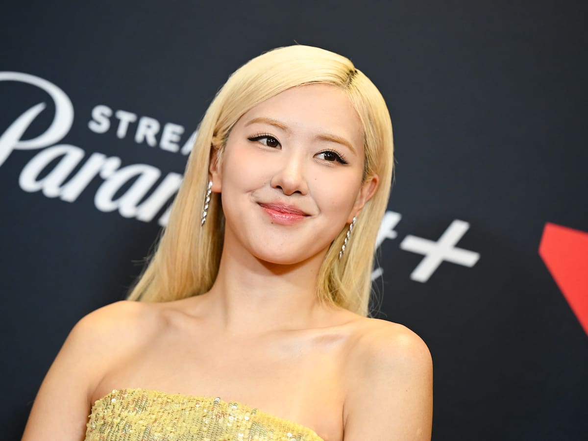 Rosé visita el Hospital de Seúl por una buena causa: llevar APT a los niños más necesitados