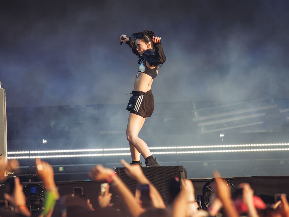 Lorde encuentra lo humano en la era de la IA y desata la locura en Mad Cool con su pop electrónico: "No compres las gafas"