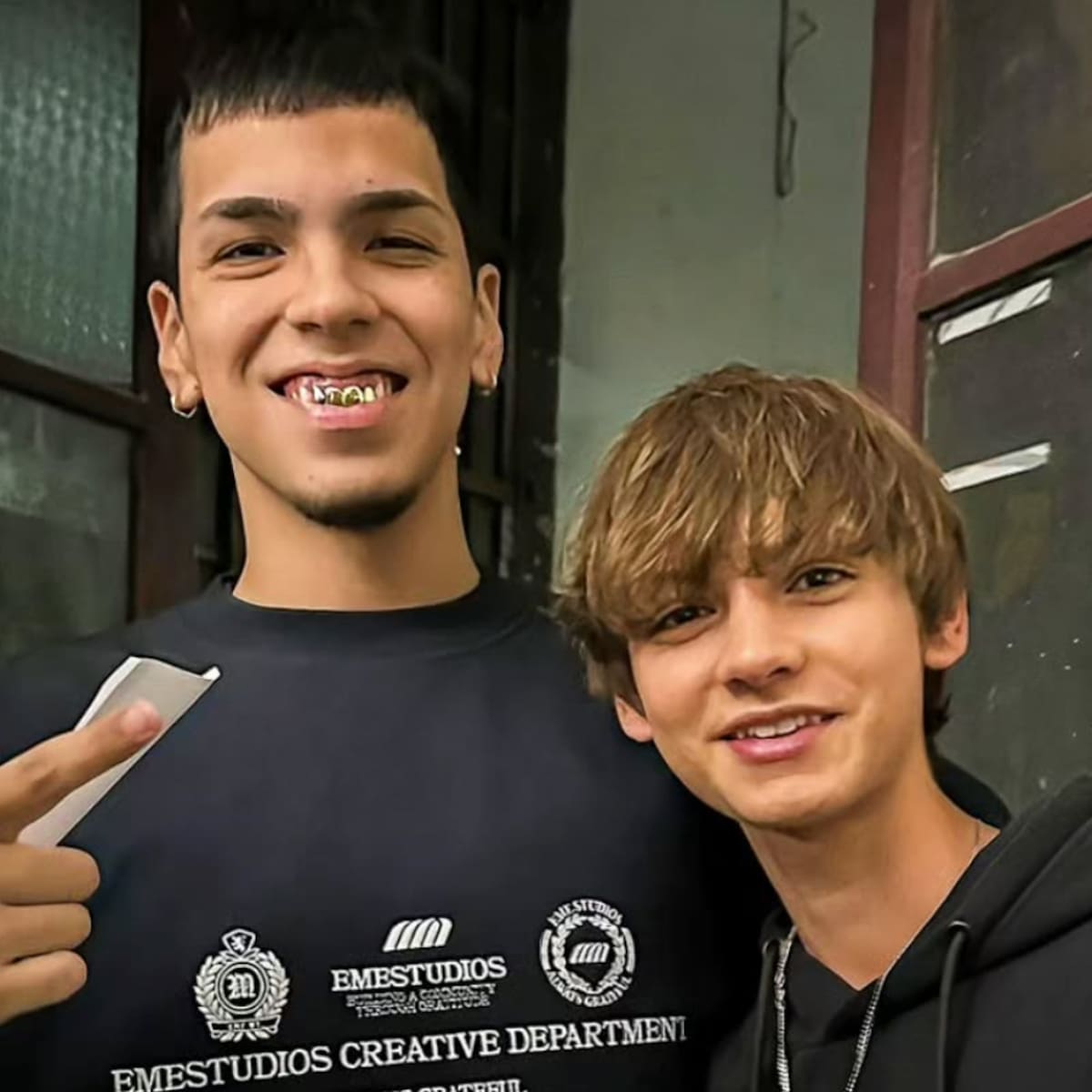 El cromas se rompe al hablar por primera vez de la violencia de género que vivió su madre y Rozalén reacciona