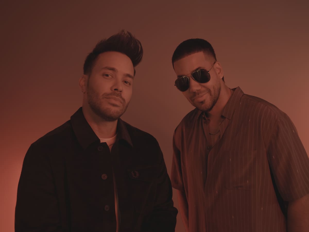 Romeo Santos y Prince Royce cambian las flechas de Cupido por 'Dardos' como regalo de San Valentín a sus fans