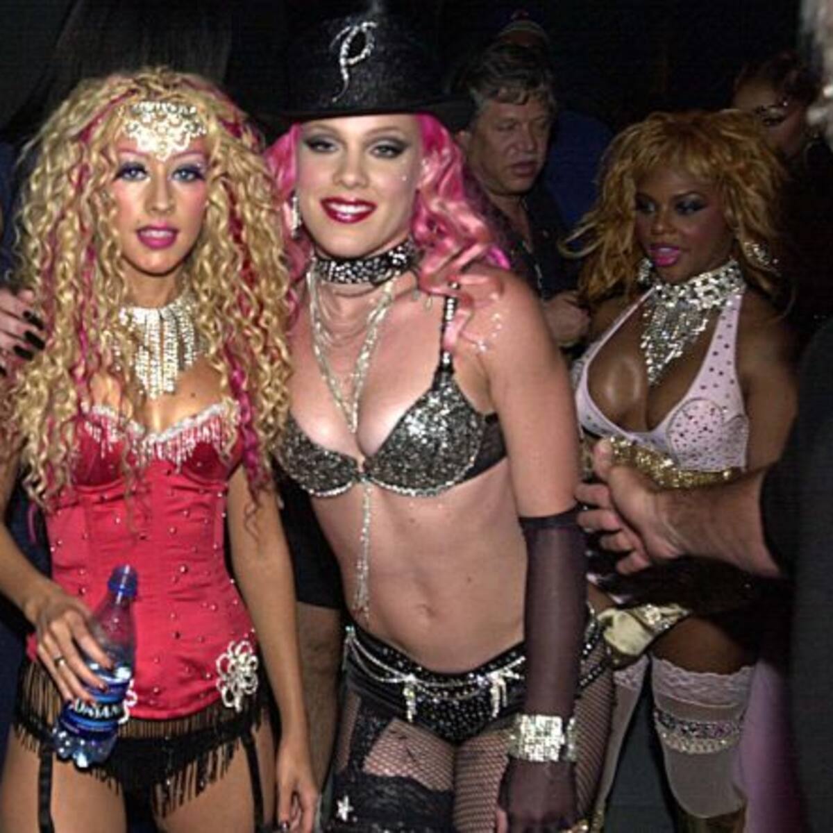 P!nk reveló que Christina Aguilera intentó golpearla