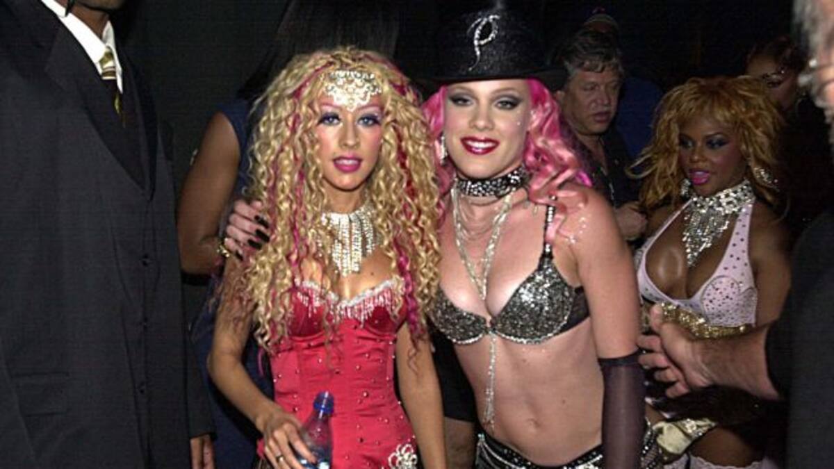P!nk reveló que Christina Aguilera intentó golpearla