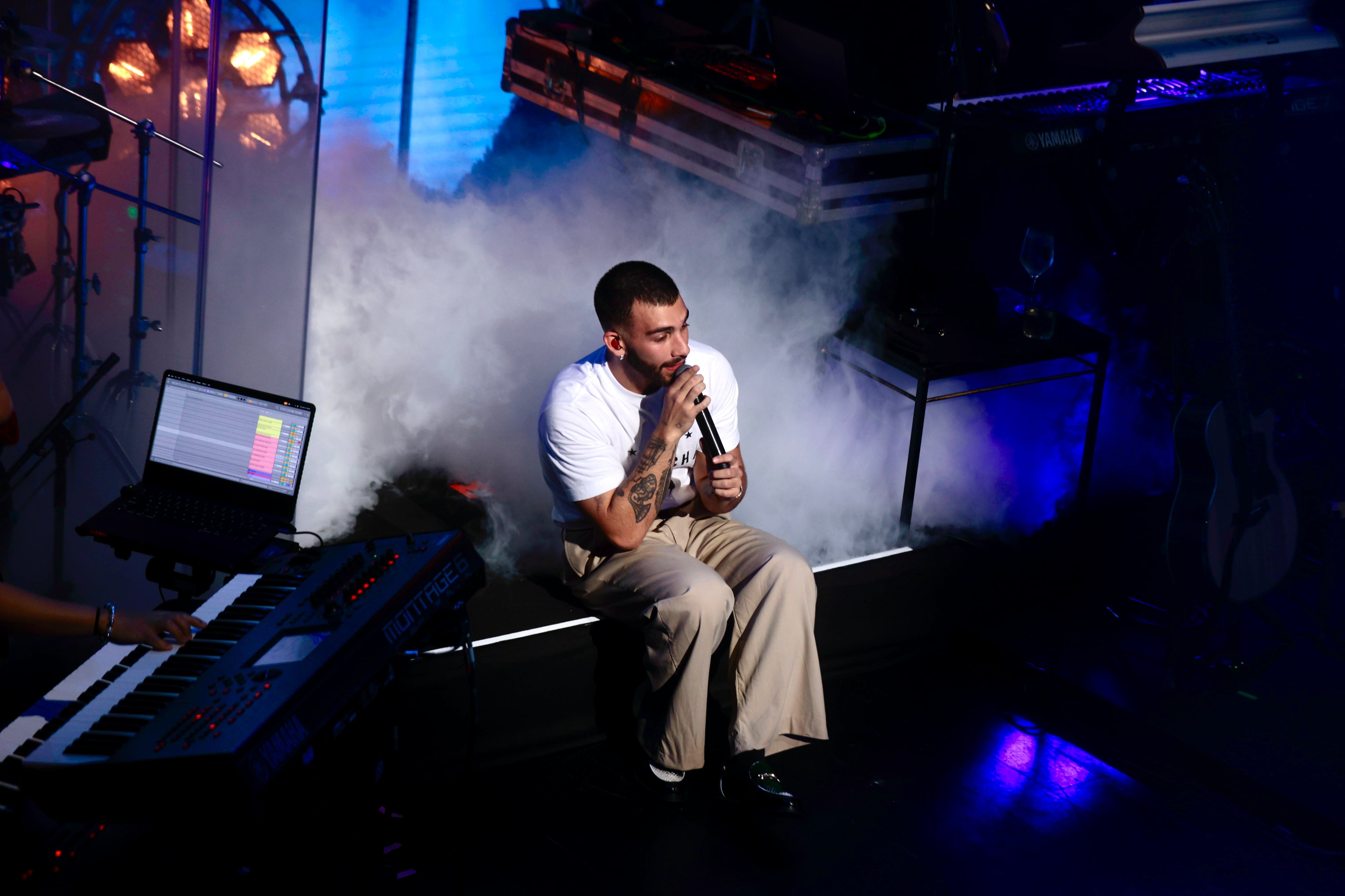 Cuando se dio paso a la música, 'Mala Costumbre' fue el tema que abrió el show.