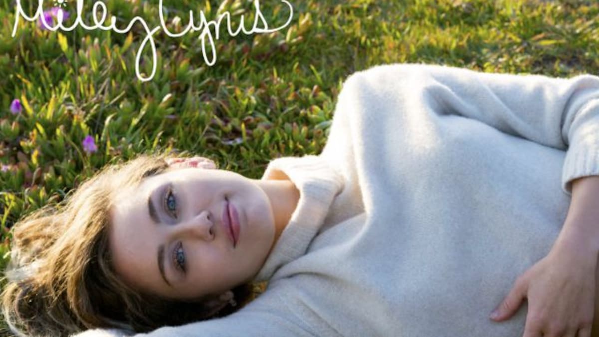Miley Cyrus estrenó el video de su nuevo tema "Malibu"