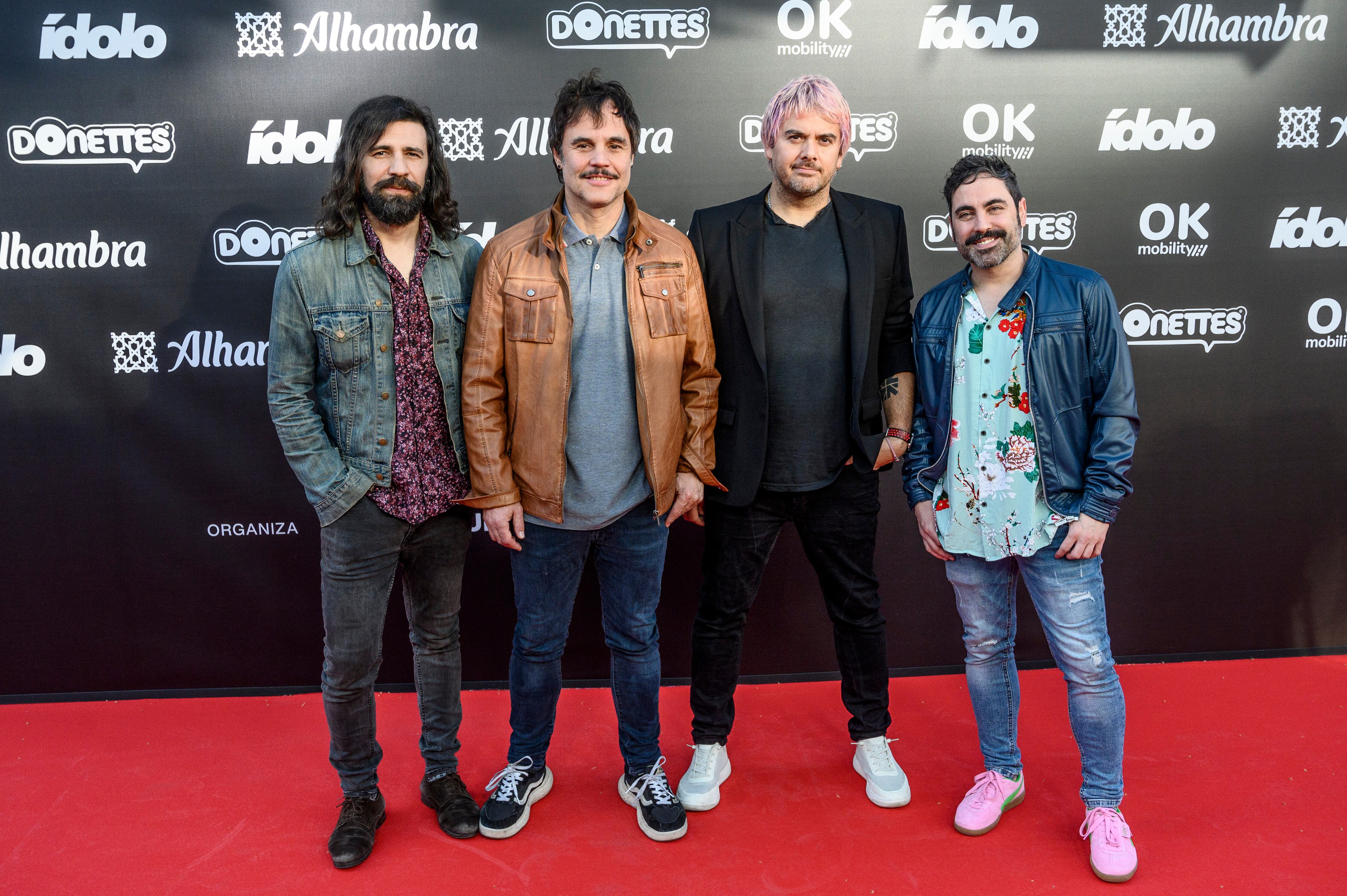 Más presencial musical con Despistaos, los chicos que han devuelto a nuestras vidas Física o Quimíca. Ah, no ha pasado desapercibido el pelo rosa del cantante.