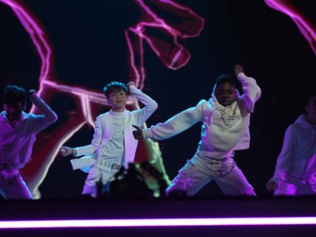 Carlos Higes y su grupo de bailarines en uno de los ensayos del Fesitval de Eurovisión Junior 2022.