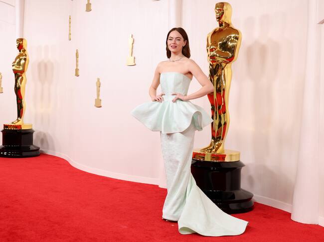 Emma Stone fue una de las mujeres más aplaudidas en la alfombra roja. El diseño de Louis Vuitton con volúmen en la zona central y que juega con las líneas rectas fue maravilloso.