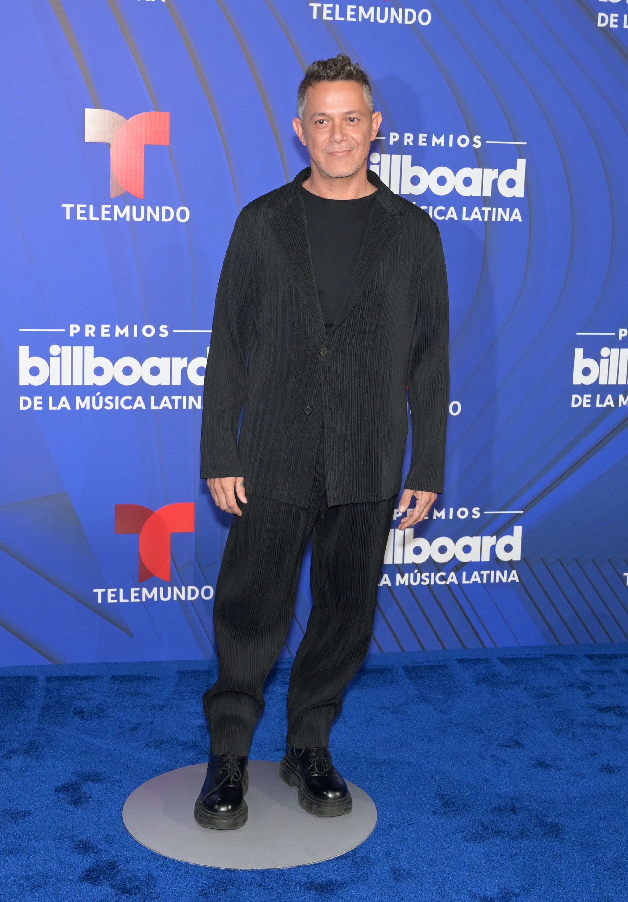 Alejandro Sanz, que esta misma semana lanza nueva canción, no se ha perdido la gala, aunque ha optado por dejar las grandes galas en casa y acudir con un estilo informal. Eso sí, total look negro.