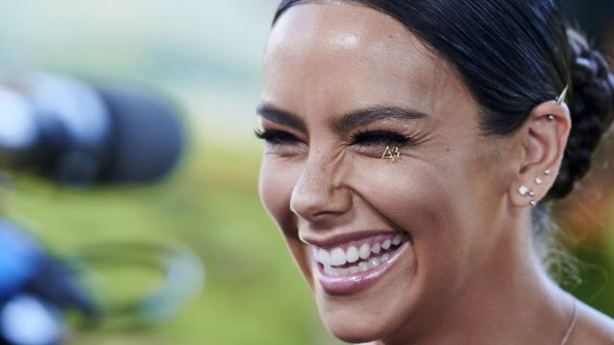 Cristina Pedroche no espera a las Campanadas para impactar con su vestido y lo hace en ‘El Hormiguero’