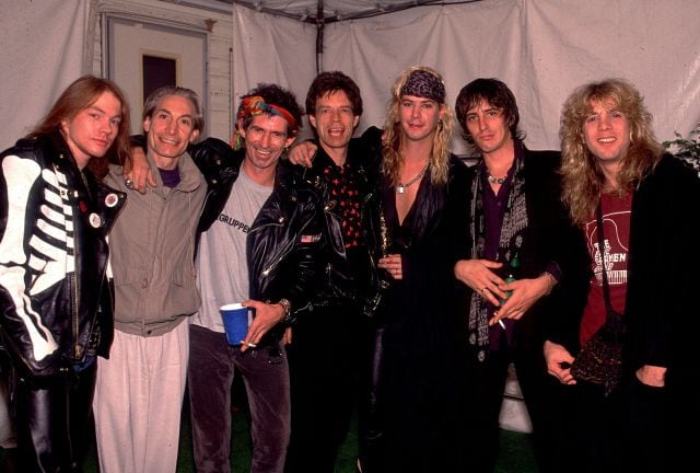 Axl Rose, Charlie Watts, Keith Richards, Mick Jagger, Duff McKagan, Izzy Stradlin y Steven Adler en Los Ángeles, durante el &#039;Steel Wheels Tour&#039; de los Rolling Stones en 1989.