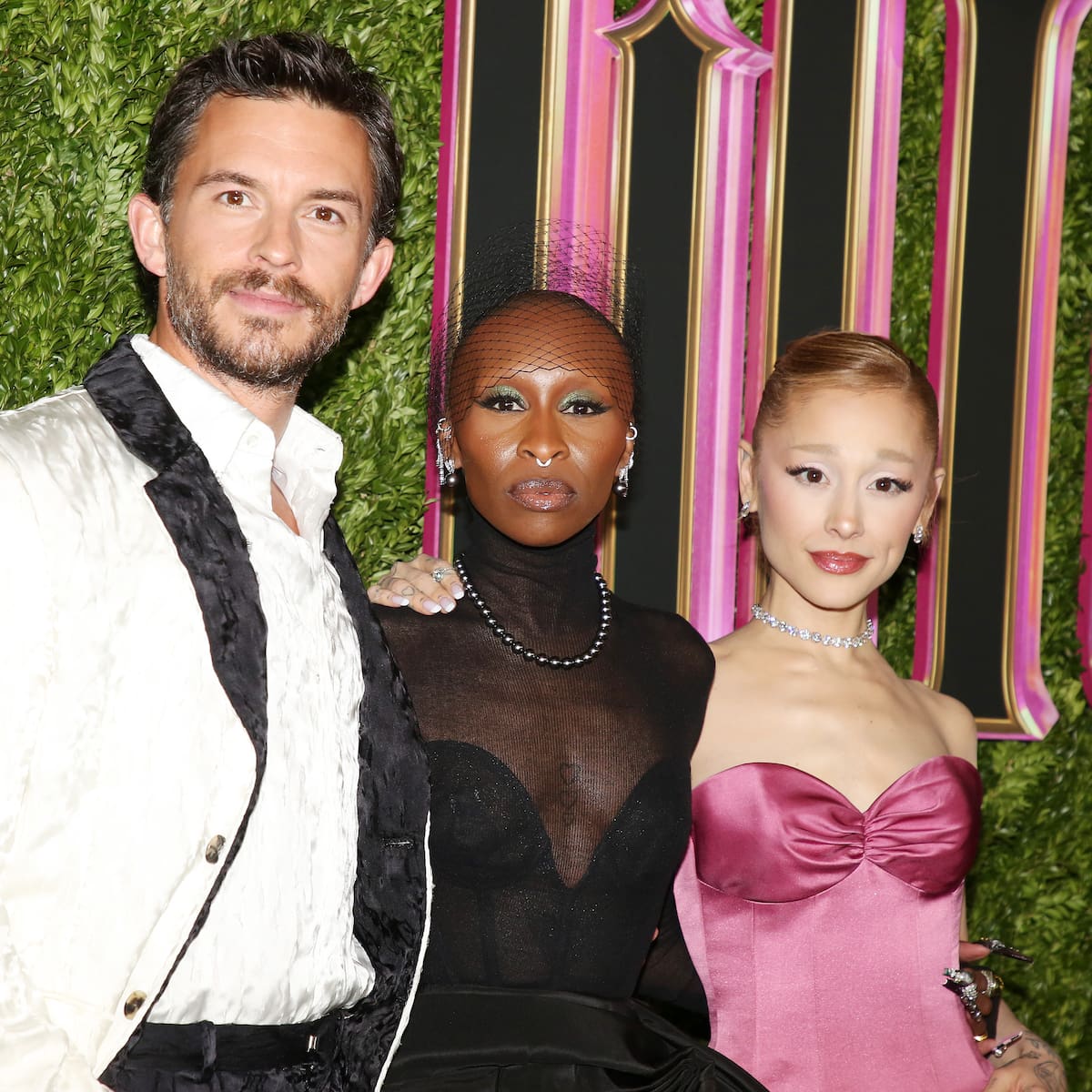 Los productores cancelan el musical de Ariana Grande y Jonathan Bailey tras la salida de ambos