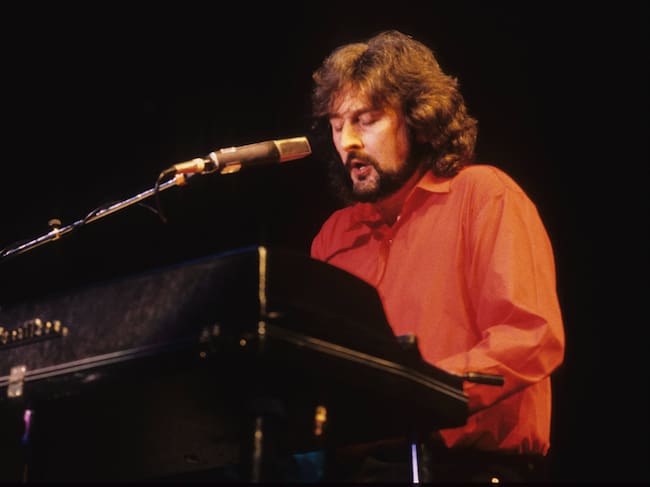 El cantante y músico Rick Davies, 1988