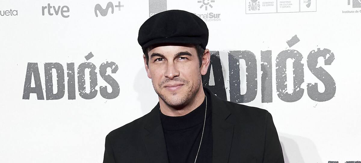 Mario Casas en la premiere de 'Adiós' en Madrid