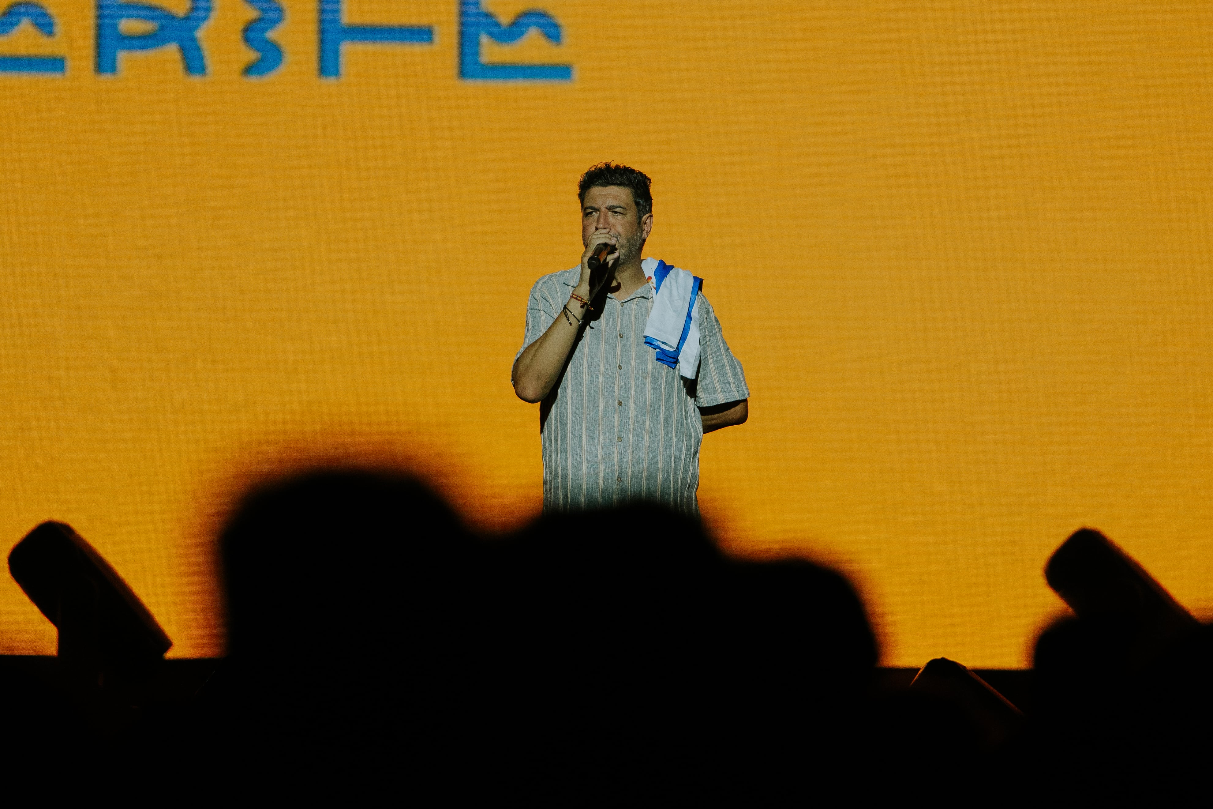 Tony Aguilar, maestro de ceremonias de Tenerife Summer Pop by LOS40, 13 de septiembre de 2026.