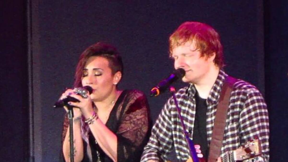 El beso entre Ed Sheeran y Demi Lovato