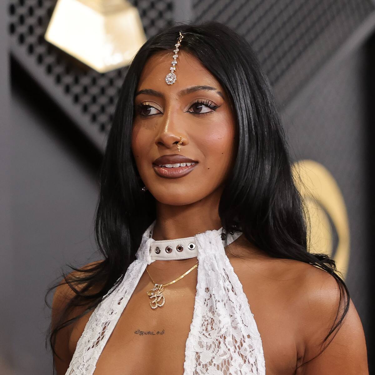 Lara de KATSEYE desvela el signficado de "Eat zucchini" en 'Internet Girl': "Creo que es bastante obvio"