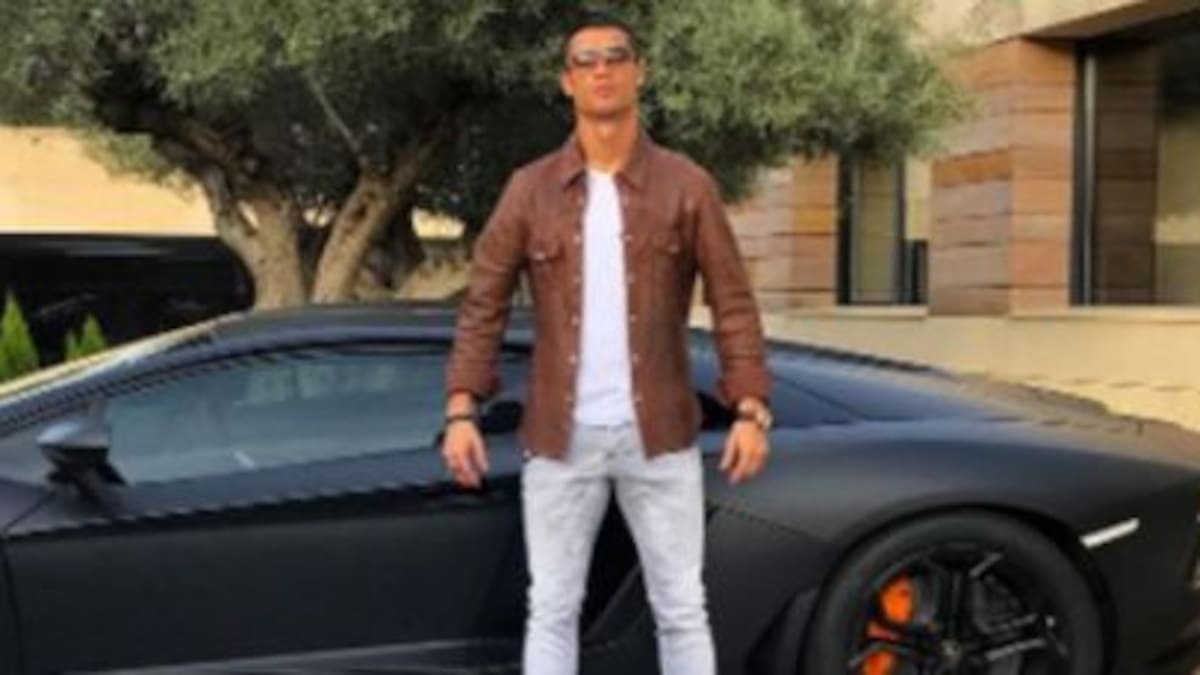 Cristiano Ronaldo presumió su auto nuevo, y le llovieron memes!
