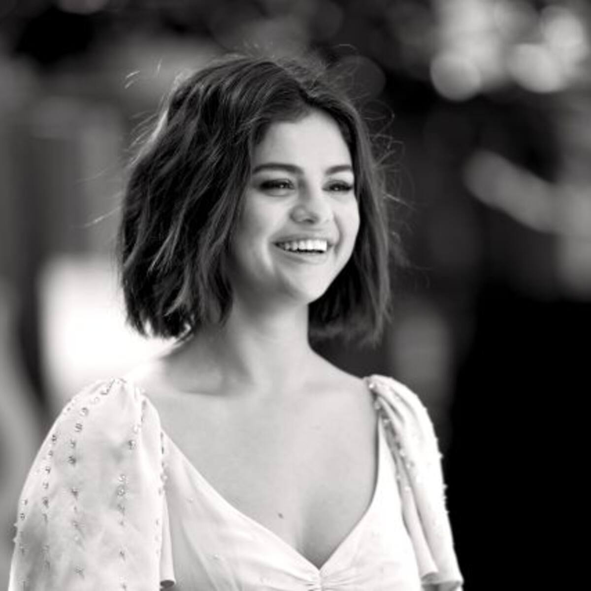 Selena Gomez sorprende rapándose la cabeza