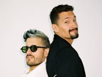 Lo que le hicieron Mau y Ricky a Melendi: “Tardó tres días en contestar”