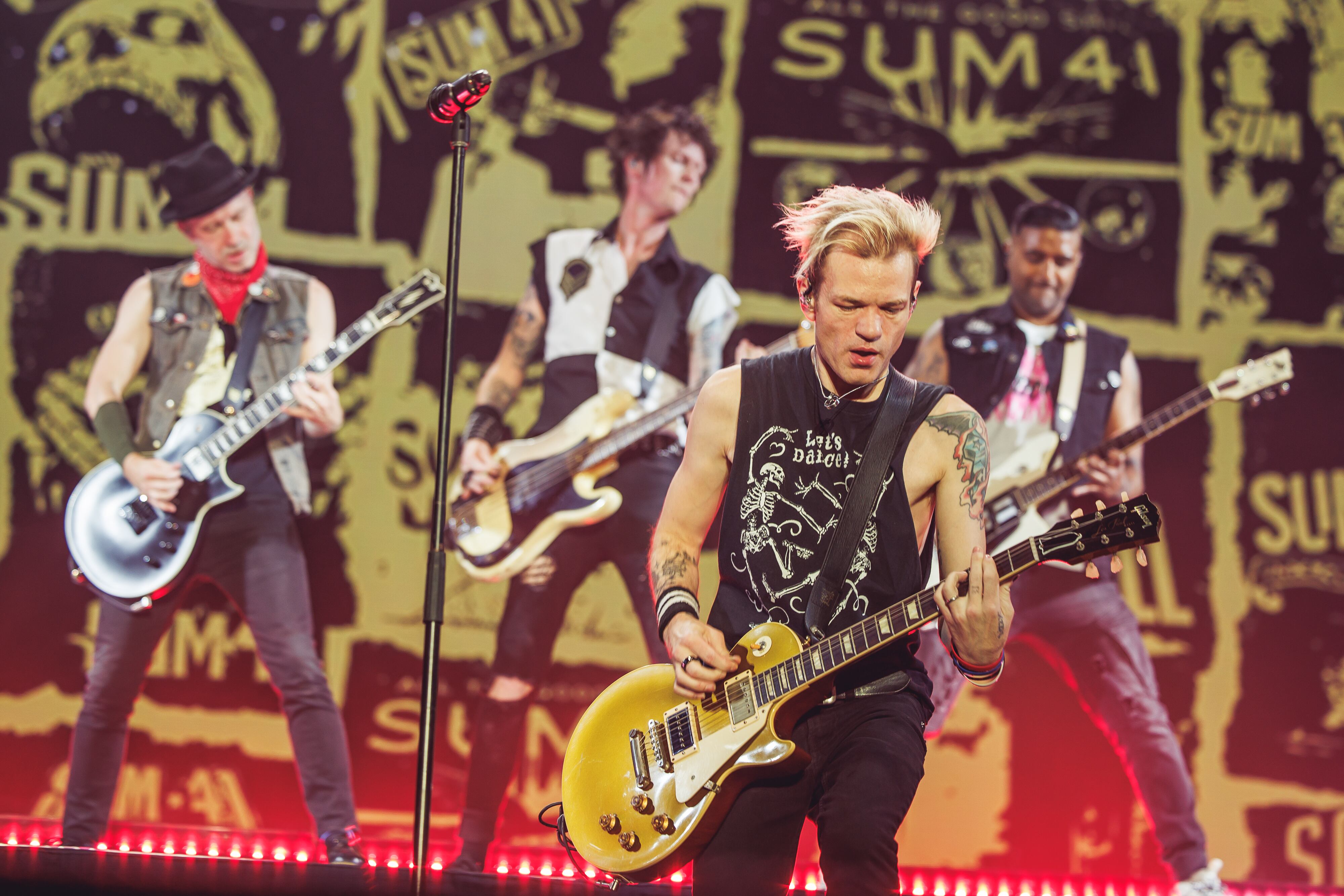 La jornada del viernes en Mad Cool supuró pop punk a cargo de una de las bandas más míticas del género: los canadienses SUM 41, que ofrecieron un concierto enérgico y encadenaron hit tras hit.