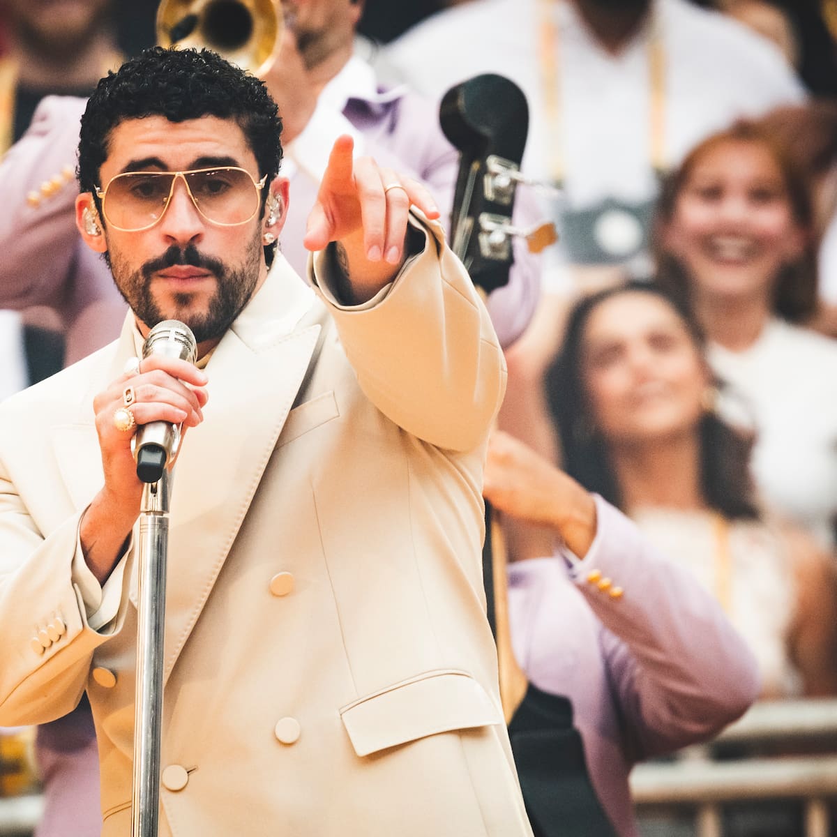 Segunda noche de Bad Bunny en Madrid: Nuevos rostros conocidos en la casita y un invitado llegado desde Puerto Rico para la canción exclusiva