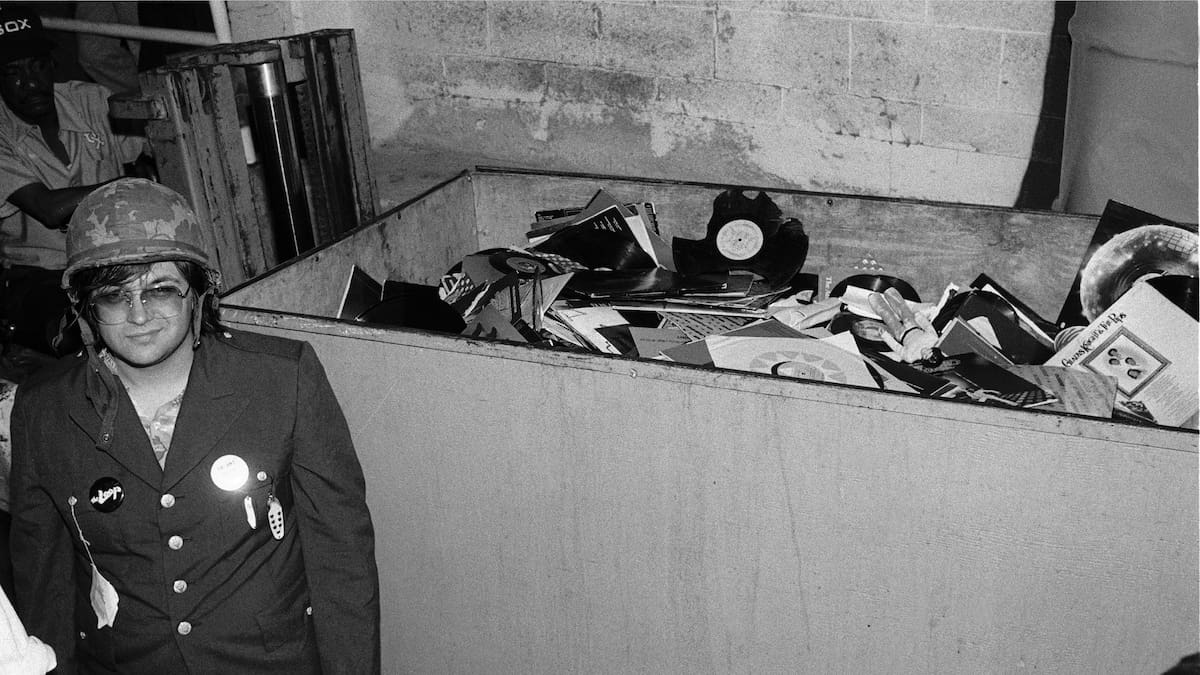 La noche en que quisieron hacer volar la música disco: 45 años de la Disco Demolition Night