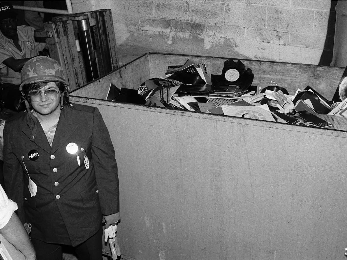 La noche en que quisieron hacer volar la música disco: 45 años de la Disco Demolition Night
