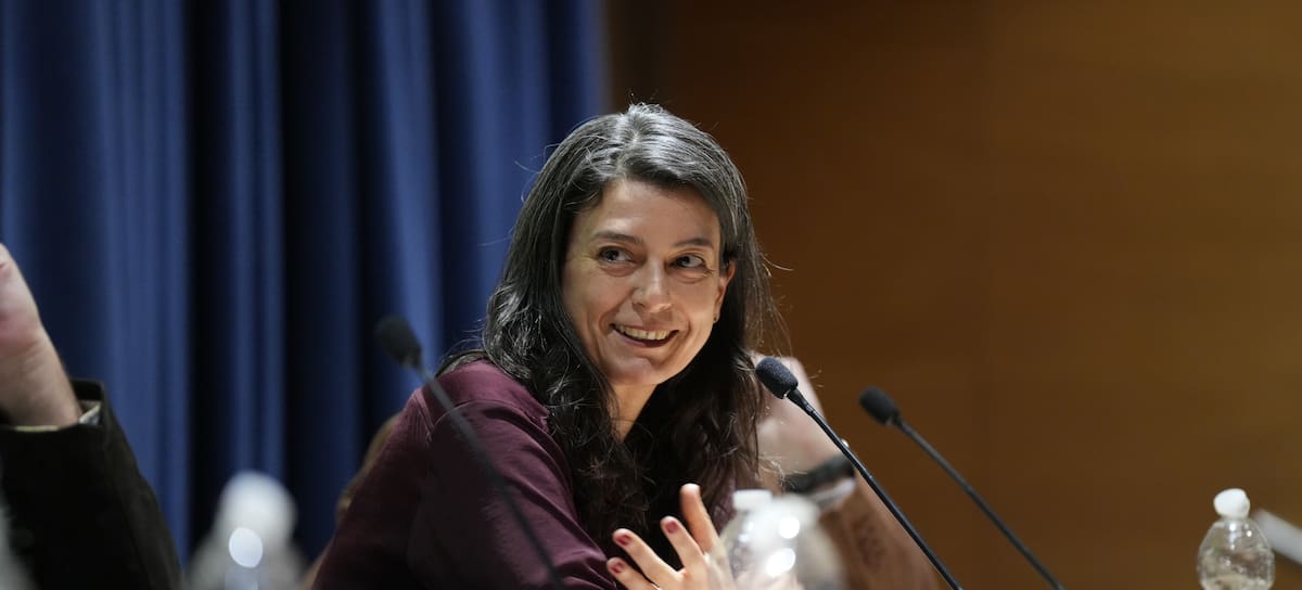 La escritora Samanta Schweblin durante la rueda de prensa con los finalistas del I Premio Aena de Narrativa Hispanoamericana, celebrada en el Museo Marítimo este 7 de abril de 2026, en Barcelona, Cataluña, España.