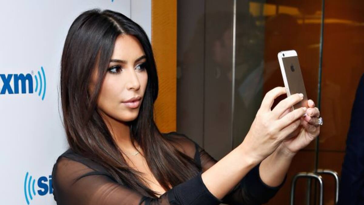 Esta es la suma que cobra Kim Kardashian para asistir una foto y tomarse selfies