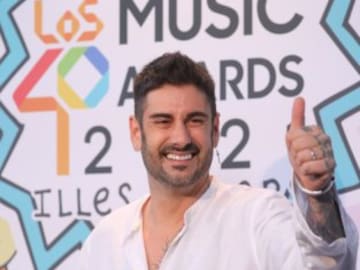Melendi celebra sus 20 años de carrera y dedica una canción a sus fans